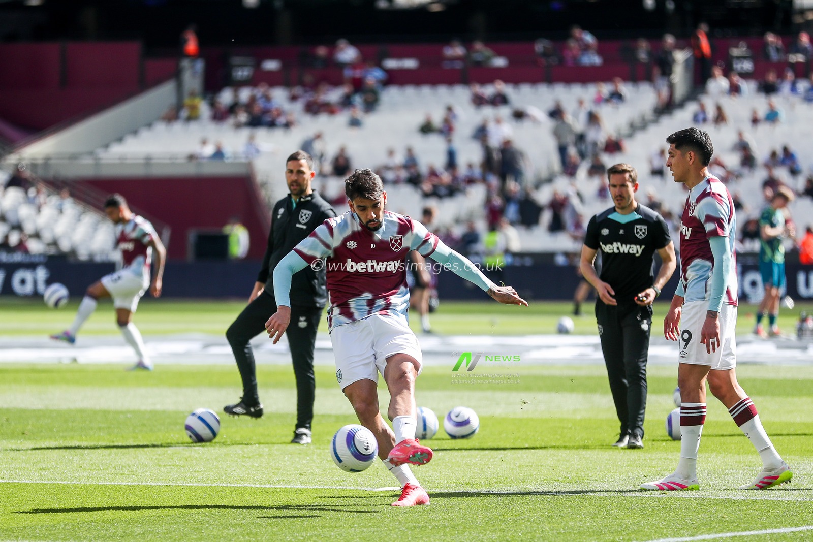 Lucas Paqueta of West Ham United warms up prior to the Premier League match West Ham United vs Bournemouth at London Stadium, London, United Kingdom, 5th April 2025

(Photo by Izzy Poles/News Images)