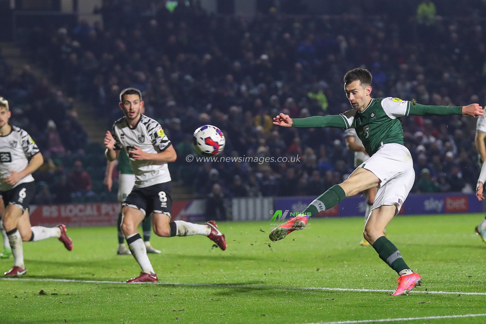 Ryan Hardie #9 of Plymouth Argyle has a shot at goal during the Sky Bet League 1 match Plymouth Argyle vs Port Vale at Home Park, Plymouth, United Kingdom, 2nd December 2022

(Photo by Gareth Evans/News Images)