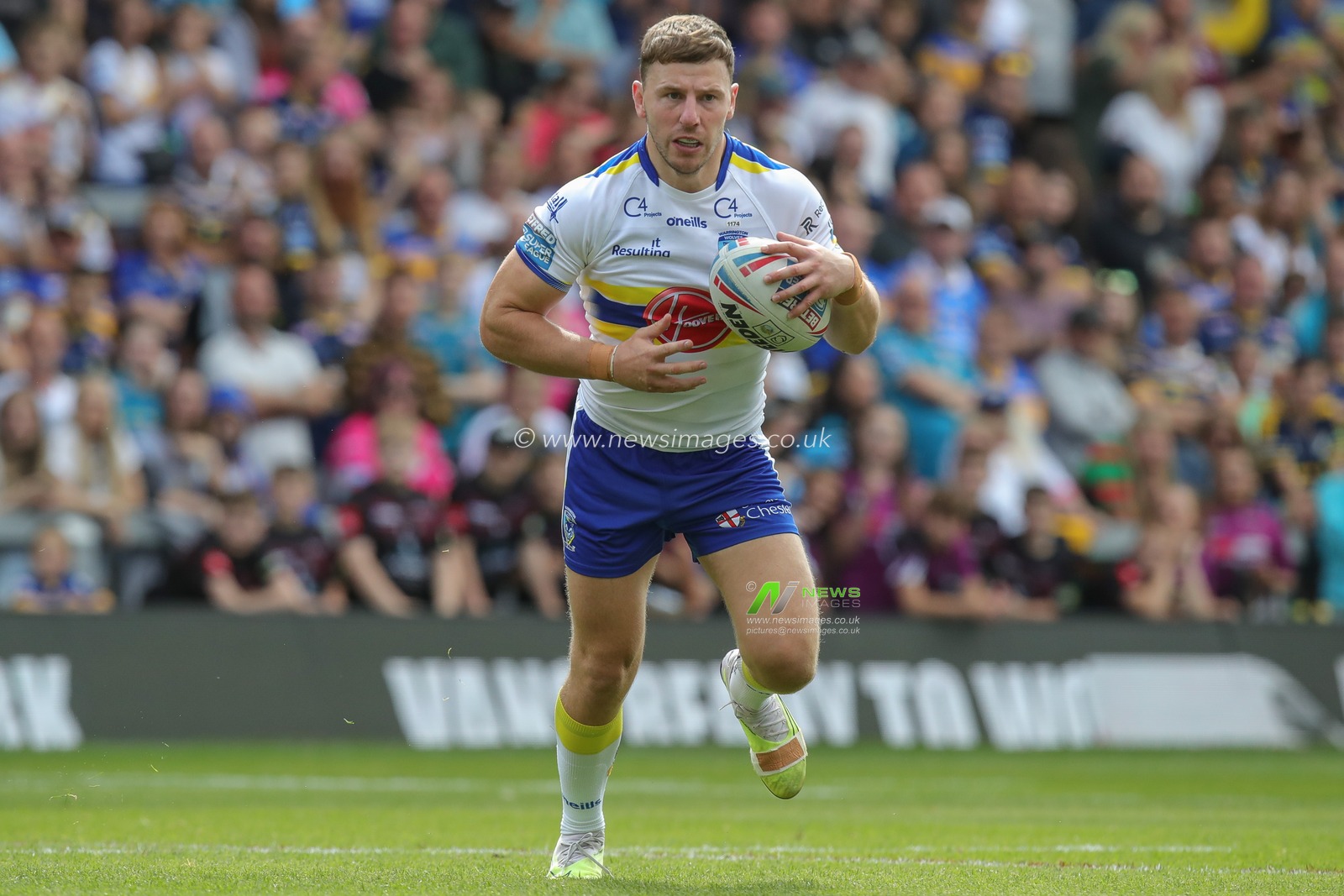 George Williams #6 of Warrington Wolves runs with the ball during the Betfred Super League Round 22 match Leeds Rhinos vs Warrington Wolves at Headingley Stadium, Leeds, United Kingdom, 20th August 2023

(Photo by James Heaton/News Images)