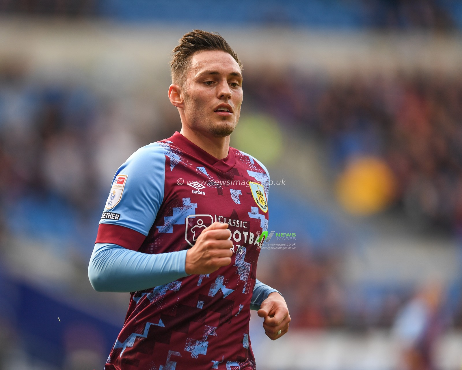 Connor Roberts #14 of Burnley during the Sky Bet Championship match Cardiff City vs Burnley at Cardiff City Stadium, Cardiff, United Kingdom, 1st October 2022

(Photo by Mike Jones/News Images)