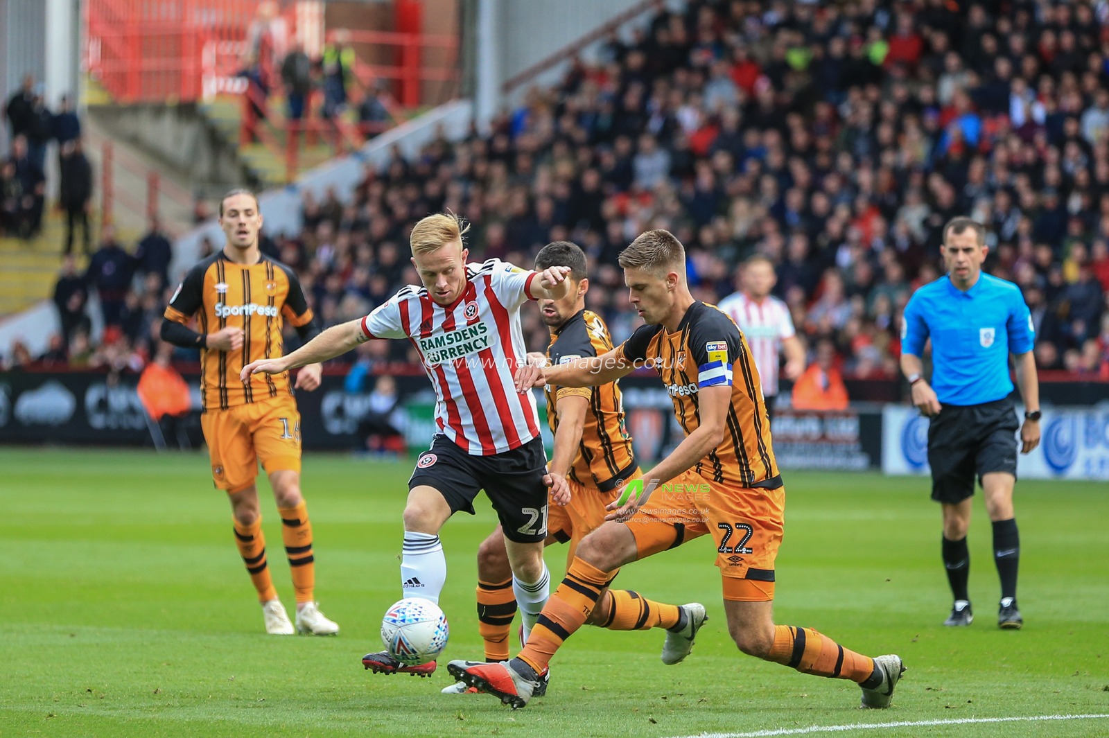 6th October 2018, Bramall Lane, Sheffield, England; Sky Bet Championship, Sheffield United v Hull City ;  Mark Duffy (21) of Sheffield United plays the ball on the edge of the box 


Credit: Mark Cosgrove/News Images