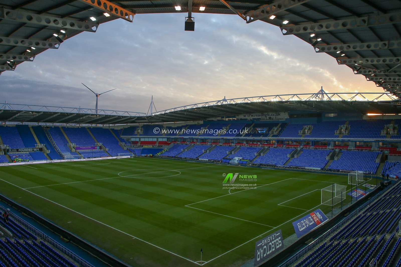 A general view inside of the Select Car Leasing Stadium, home of Reading ahead of the Sky Bet Championship match Reading vs Sheffield United at Select Car Leasing Stadium, Reading, United Kingdom, 7th March 2023

(Photo by Gareth Evans/News Images)