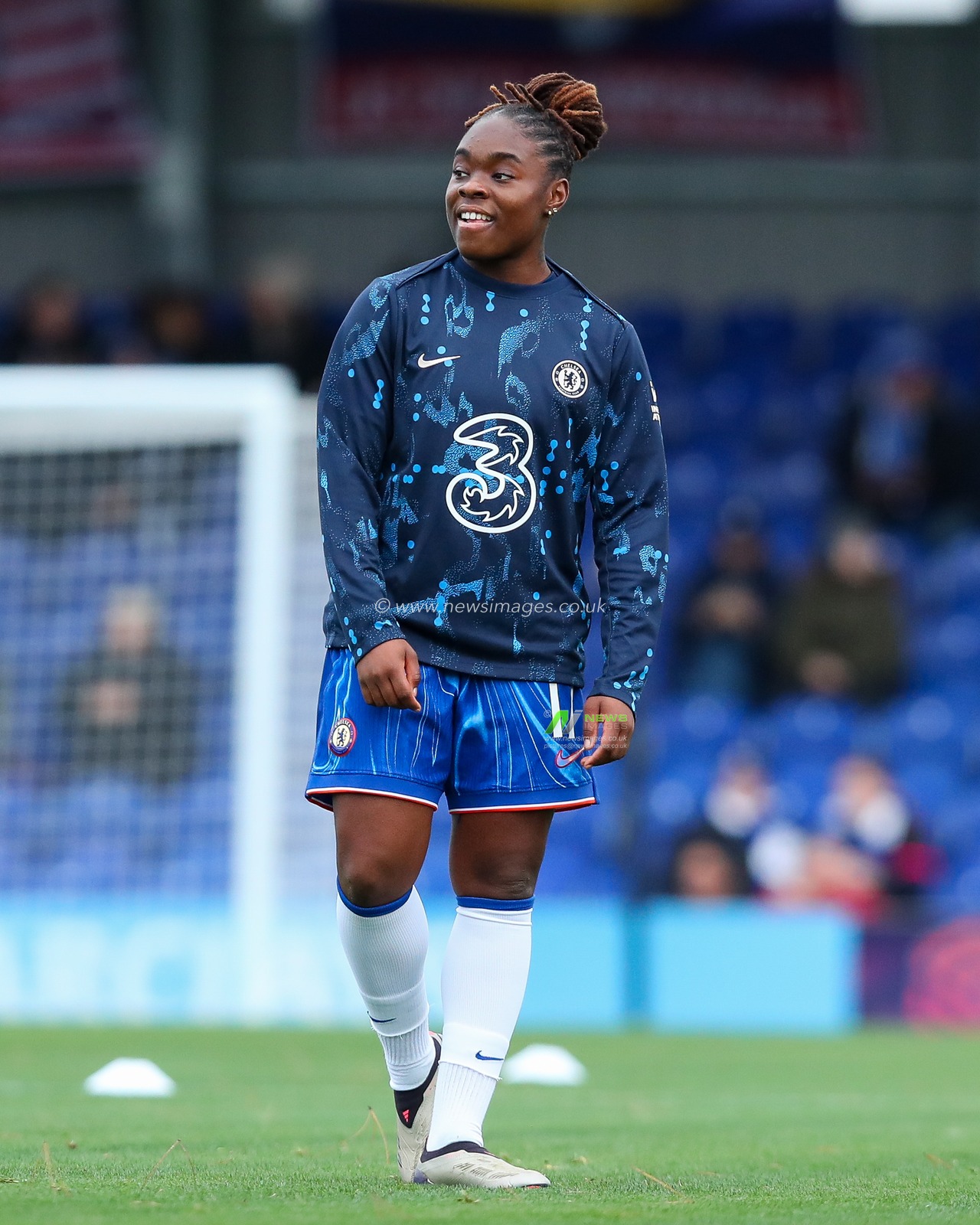 Sandy Baltimore of Chelsea Women warms up prior to during the Barclays Women's Super League match Chelsea FC Women vs Manchester United Women at Kingsmeadow Stadium, Kingston upon Thames, United Kingdom, 24th November 2024

(Photo by Izzy Poles/News Images)