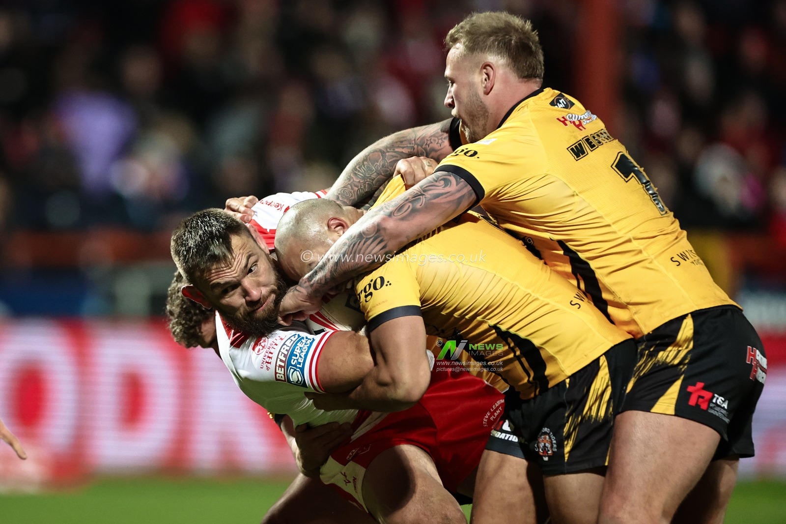 Jared Waerea-Hargreaves of Hull KR is tackled by Liam Horne of Castleford Tigers during the Betfred Super League Round 1 match Hull KR vs Castleford Tigers at Sewell Group Craven Park, Kingston upon Hull, United Kingdom, 14th February 2025

(Photo by Mark Cosgrove/News Images)