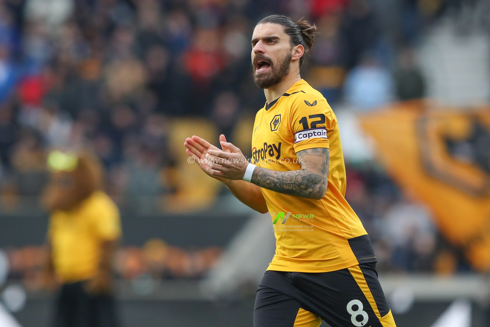 RubÃ©n Neves #8 of Wolverhampton Wanderers applauds the home fans ahead of the Premier League match Wolverhampton Wanderers vs Tottenham Hotspur at Molineux, Wolverhampton, United Kingdom, 4th March 2023

(Photo by Gareth Evans/News Images)