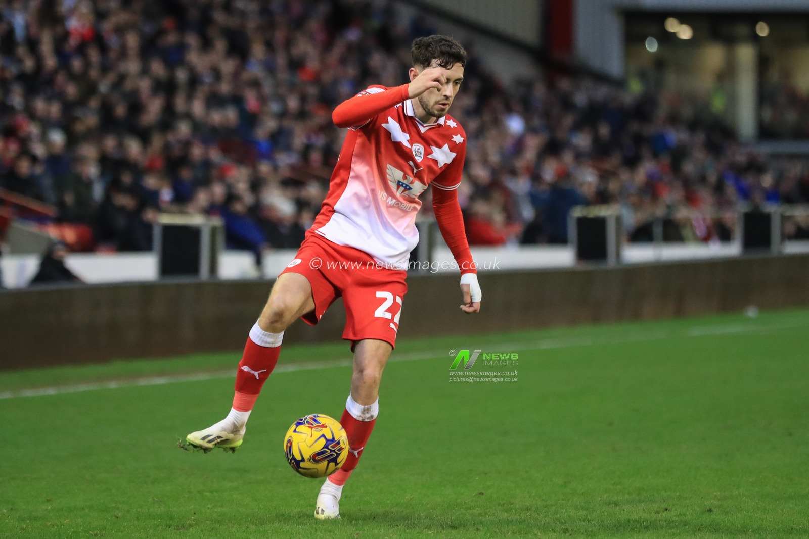 Corey O'Keeffe of Barnsley controls the ball during the Sky Bet League 1 match Barnsley vs Wigan Athletic at Oakwell, Barnsley, United Kingdom, 1st January 2024

(Photo by Alfie Cosgrove/News Images)