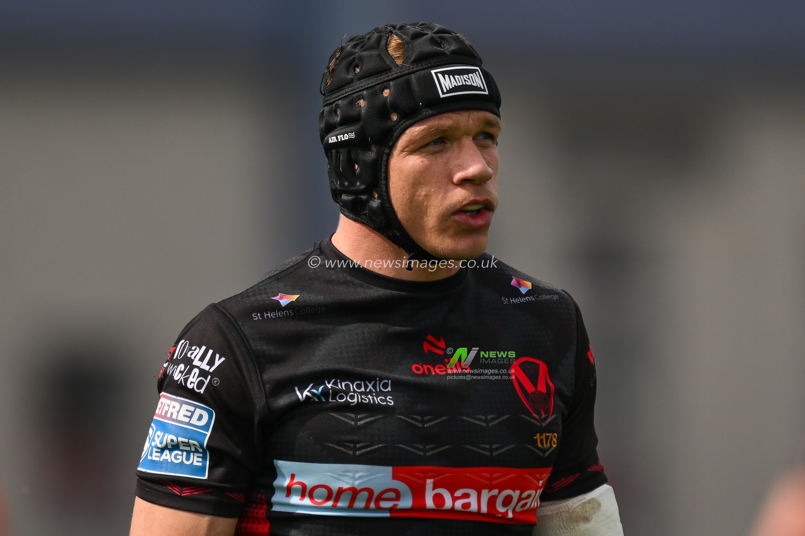 Jonny Lomax of St. Helens during the Betfred Super League Round 10 match Hull KR vs St Helens at Sewell Group Craven Park, Kingston upon Hull, United Kingdom, 4th May 2024

(Photo by Craig Thomas/News Images)