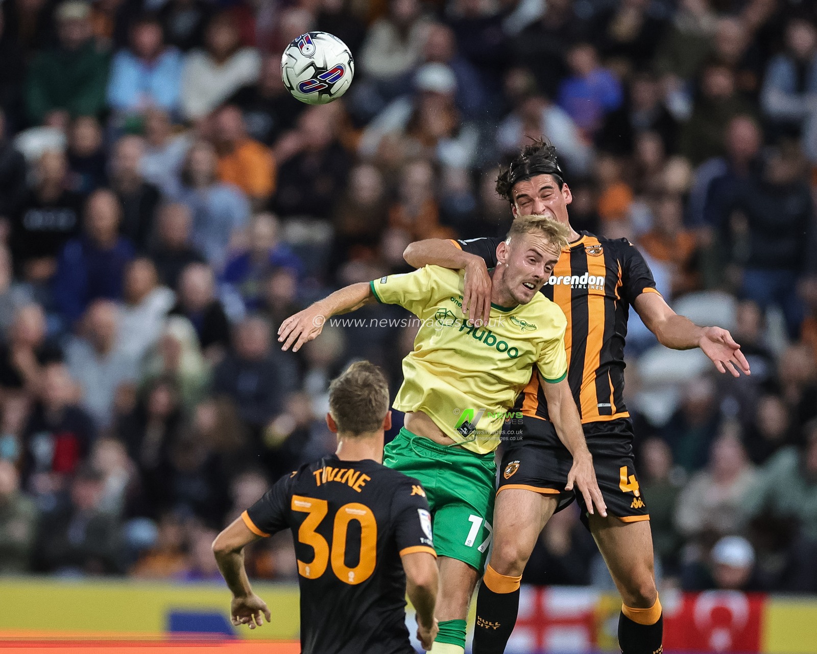 Jacob Greaves #4 of Hull City and Mark Sykes #17 of Bristol City battle for the ball during the Sky Bet Championship match Hull City vs Bristol City at MKM Stadium, Hull, United Kingdom, 25th August 2023

(Photo by Mark Cosgrove/News Images)