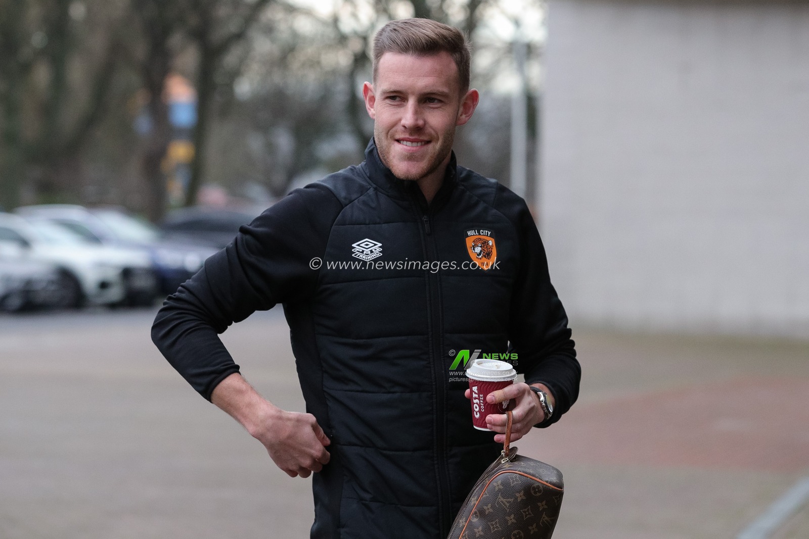 Callum Elder #3 of Hull City arrives at The MKM Stadium ahead of the Sky Bet Championship match Hull City vs Sunderland at MKM Stadium, Hull, United Kingdom, 17th December 2022

(Photo by James Heaton/News Images)