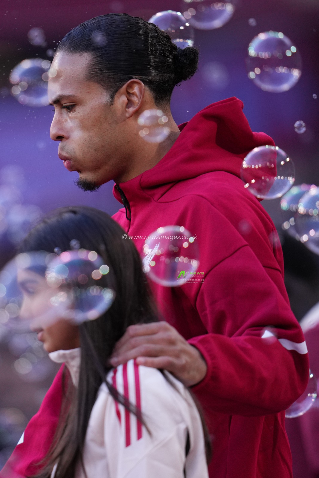 Virgil van Dijk of Liverpool ahead of kick off during the Premier League match West Ham United vs Liverpool at London Stadium, London, United Kingdom, 30th November 2025

(Photo by Harvey Murphy/News Images)

*** GER AUT SUI OUT ***