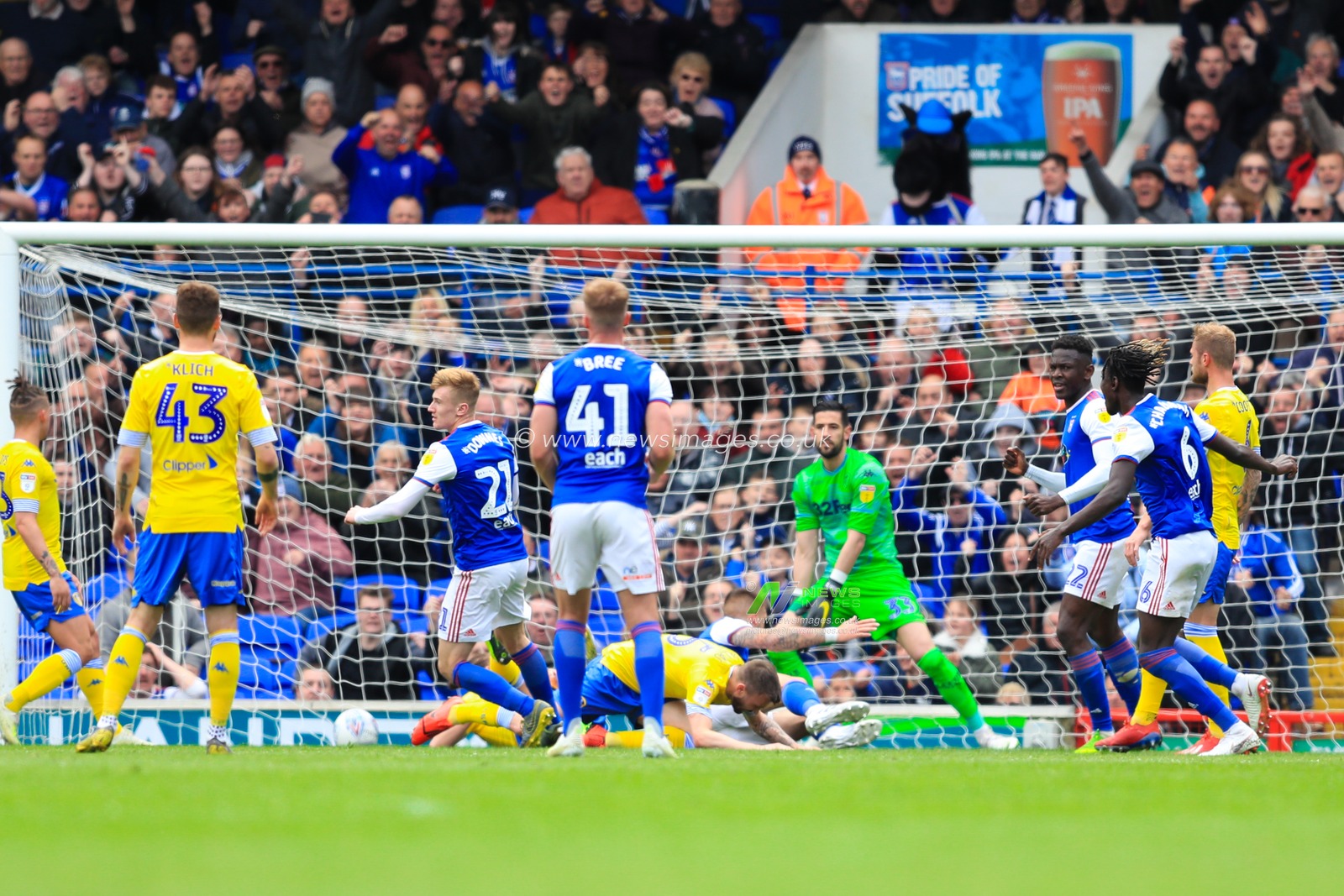 5th May 2019, Portman Road, Ipswich, England; Sky Bet Championship Ipswich Town vs Leeds United  ;  Ipswich capitalise on a free kick with Flynn Downes opening the scoring.


Credit: Georgie Kerr/News Images,

English Football League images are subject to DataCo Licence