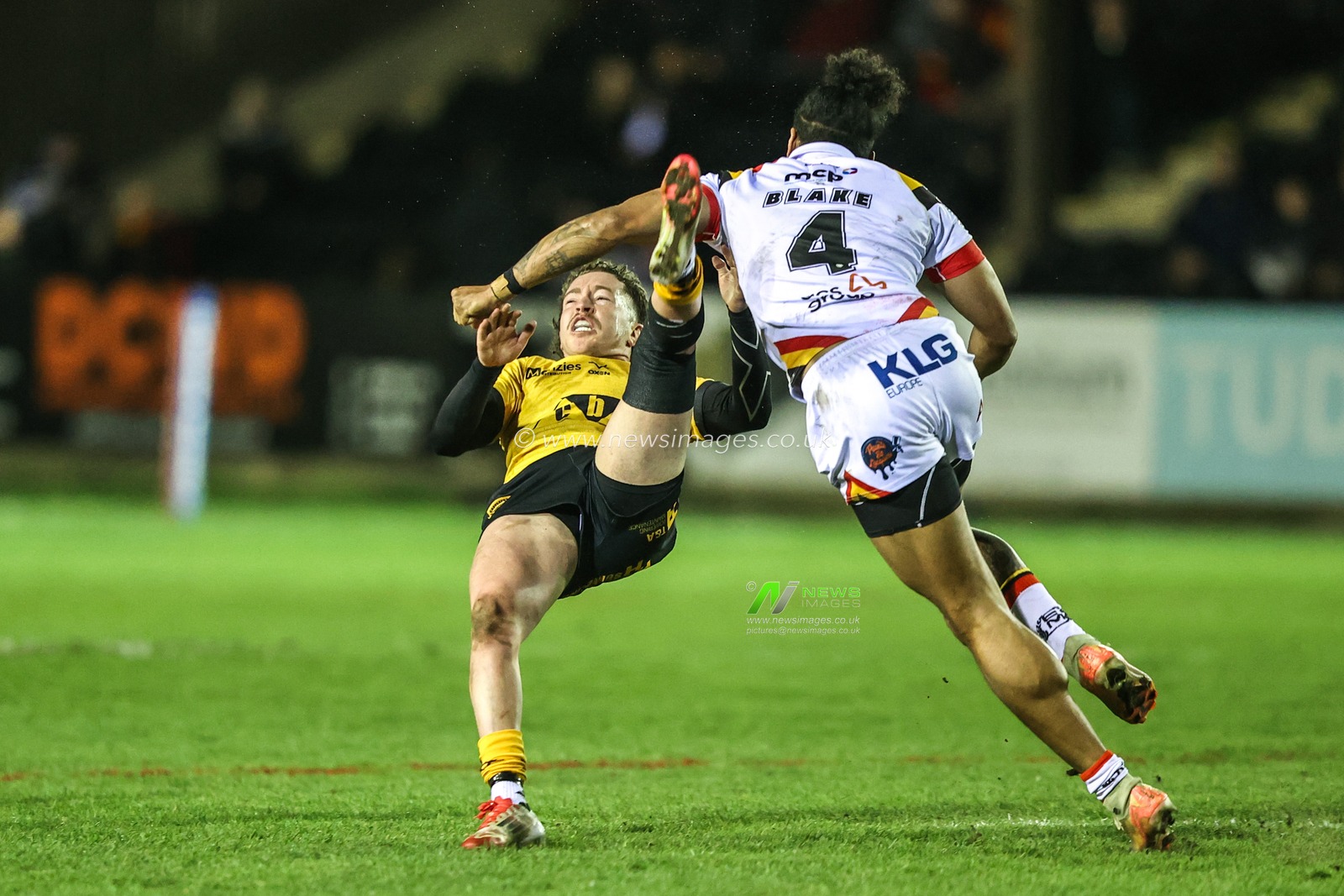 Tom Weaver of Castleford Tigers is fouled by Waqa Blake of Bradford Bulls during the Betfred Super League round 6 match Castleford Tigers vs Bradford Bulls at OneBore Stadium, Castleford, Untied Kingdom on 26 March 2026

(Photo by Alfie Cosgrove/News Images)