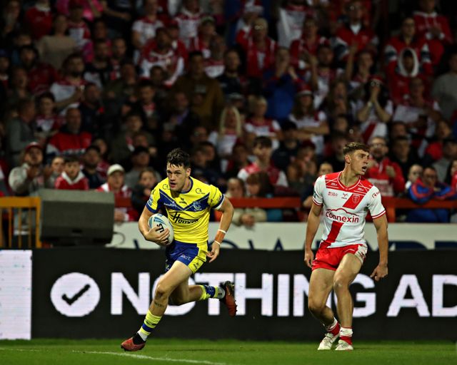 Josh Thewlis of Warrington Wolves runs in to score a try during the Betfred Super League round 27 match Hull KR vs Warrington Wolves at Sewell Group Craven Park, Kingston upon Hull, United Kingdom, 18th September 2025(Photo by Sam Eaden/News Images)