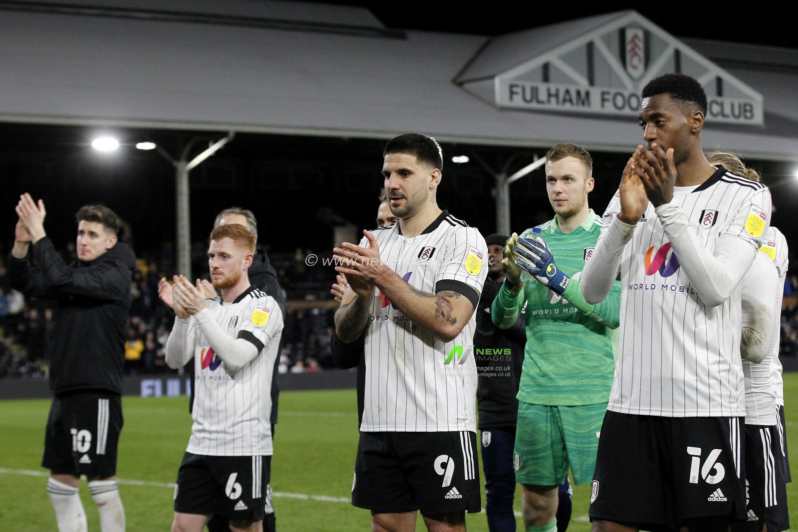 Fulham players pay tribute to the family of Paul Parrish the fan that recently passed away