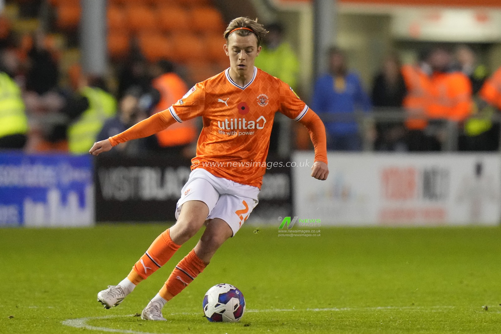Callum Wright #24 of Blackpool during the Sky Bet Championship match Blackpool vs Luton Town at Bloomfield Road, Blackpool, United Kingdom, 5th November 2022

(Photo by Steve Flynn/News Images)