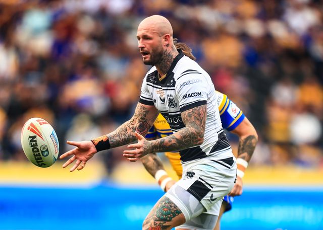 Zak Hardaker of Hull FC passes the ball during the Betfred Super League Round 24 match Hull FC vs Leeds Rhinos at MKM Stadium, Hull, United Kingdom, 30th August 2025

(Photo by Richard Bierton/News Images)