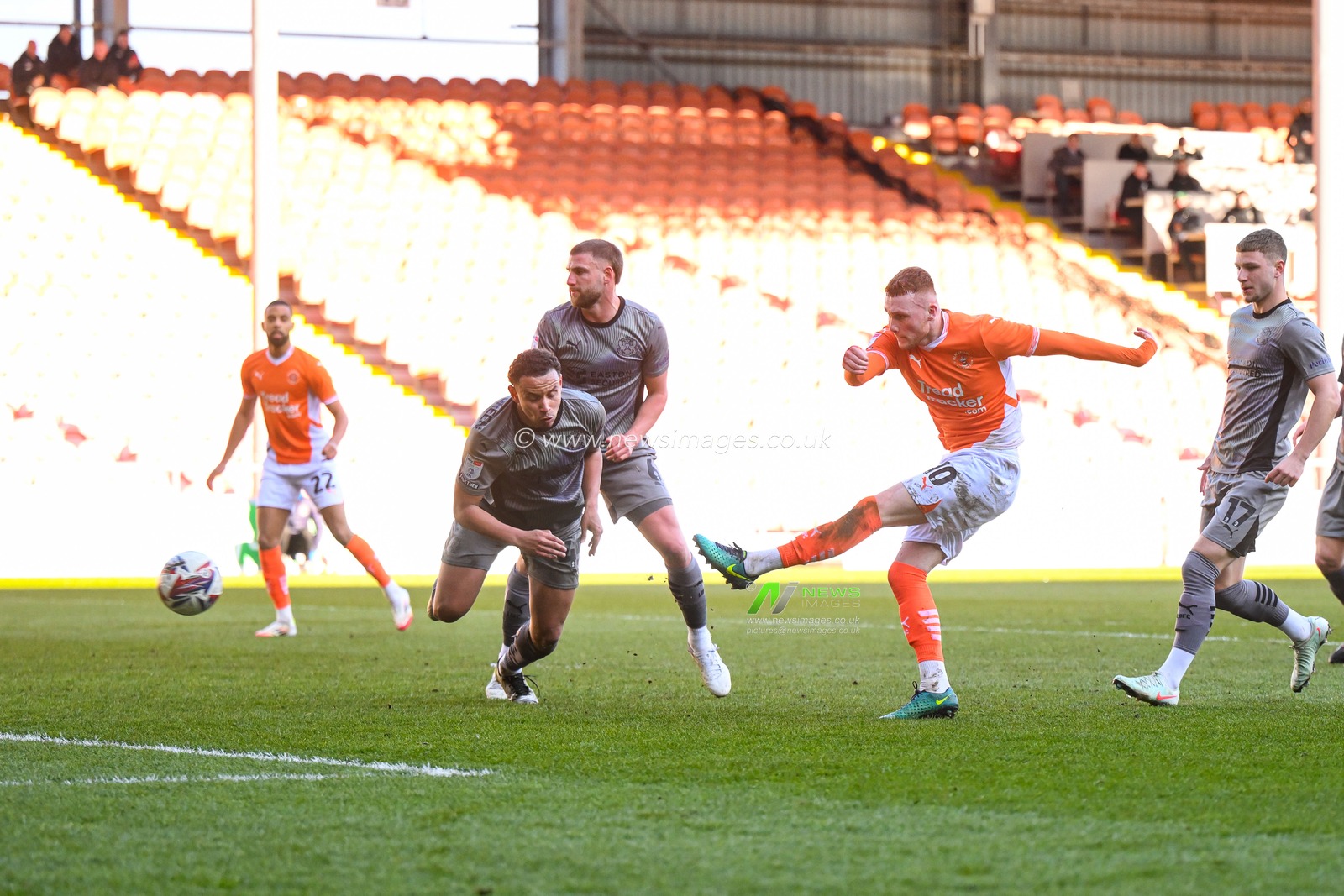 Sonny Carey of Blackpool scores to make it 1-1 during the Sky Bet League 1 match Blackpool vs Leyton Orient at Bloomfield Road, Blackpool, United Kingdom, 15th March 2025

(Photo by Craig Thomas/News Images)