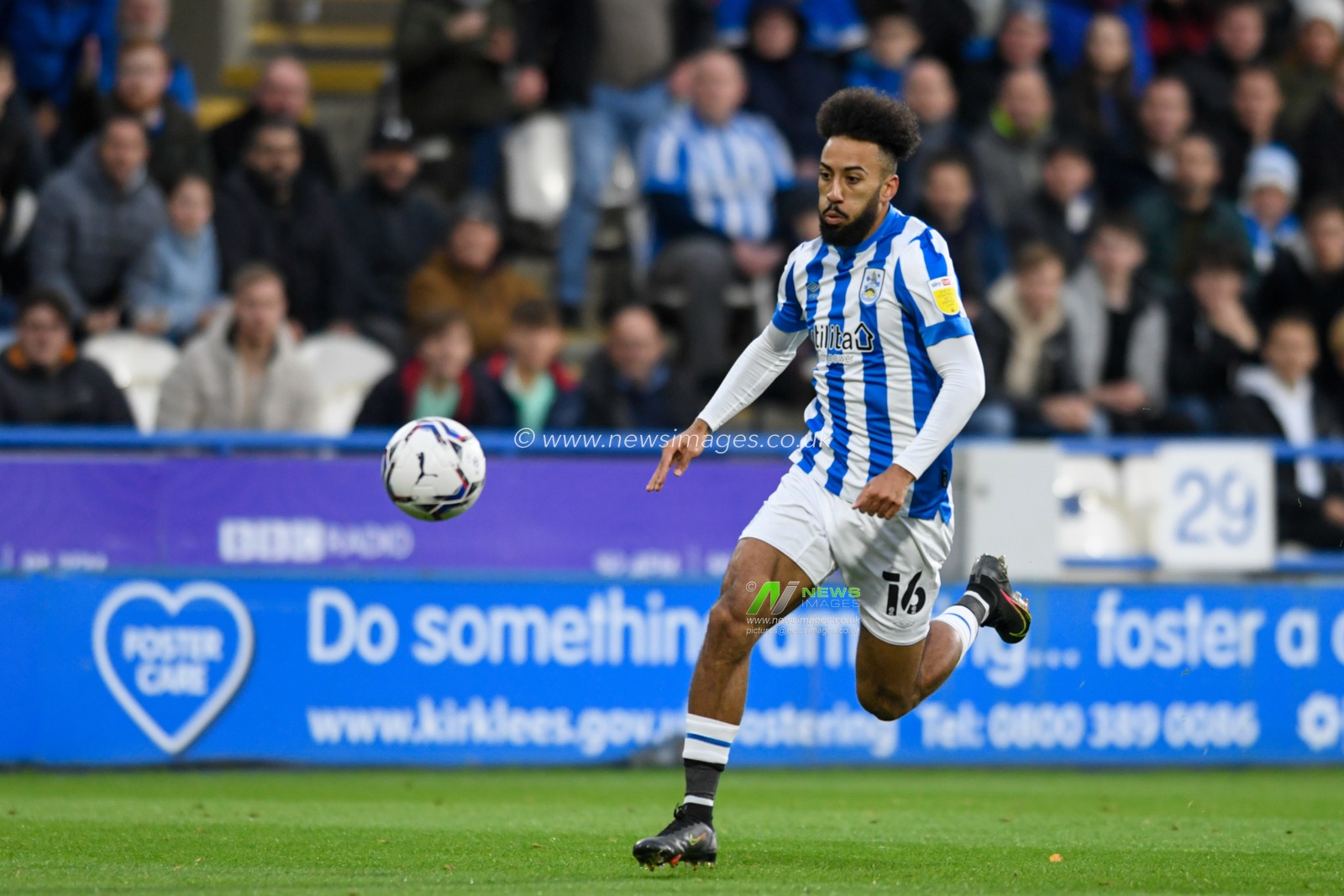 Sorba Thomas #16 of Huddersfield Town runs forward with the ball