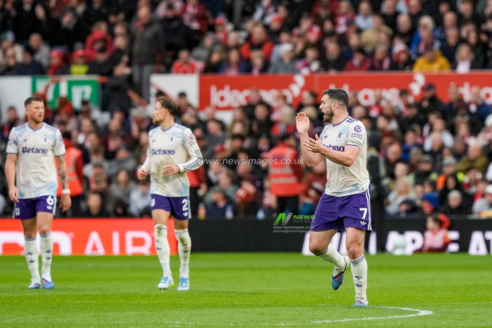 John McGinn of Aston Villa celebrates Murillo of Nottingham Forest scoring an own goal to make it  during the Premier League match Nottingham Forest vs Aston Villa at City Ground, Nottingham, United Kingdom on 12 April 2026

(Photo by Maynard Manyowa/News Images)