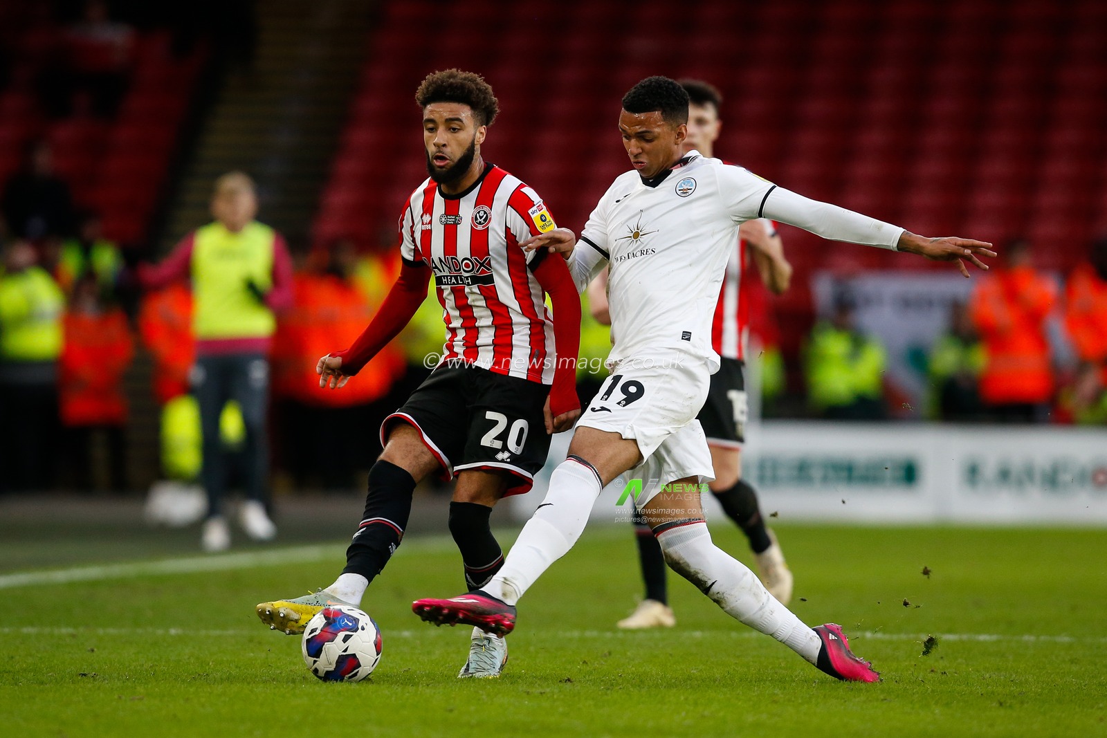 Jayden Bogle #20 of Sheffield United and Morgan Whittaker #19 of Swansea City during the Sky Bet Championship match Sheffield United vs Swansea City at Bramall Lane, Sheffield, United Kingdom, 11th February 2023

(Photo by Ben Early/News Images)