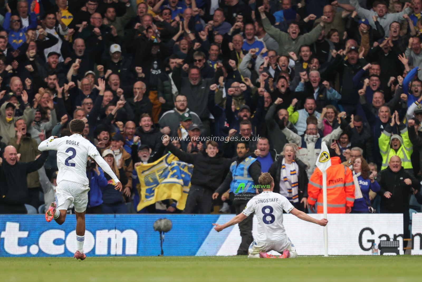 Sean Longstaff of Leeds United celebrates his goal to make it 2-1 during the Premier League match Leeds United vs Bournemouth at Elland Road, Leeds, United Kingdom, 27th September 2025

(Photo by Richard Bierton/News Images)