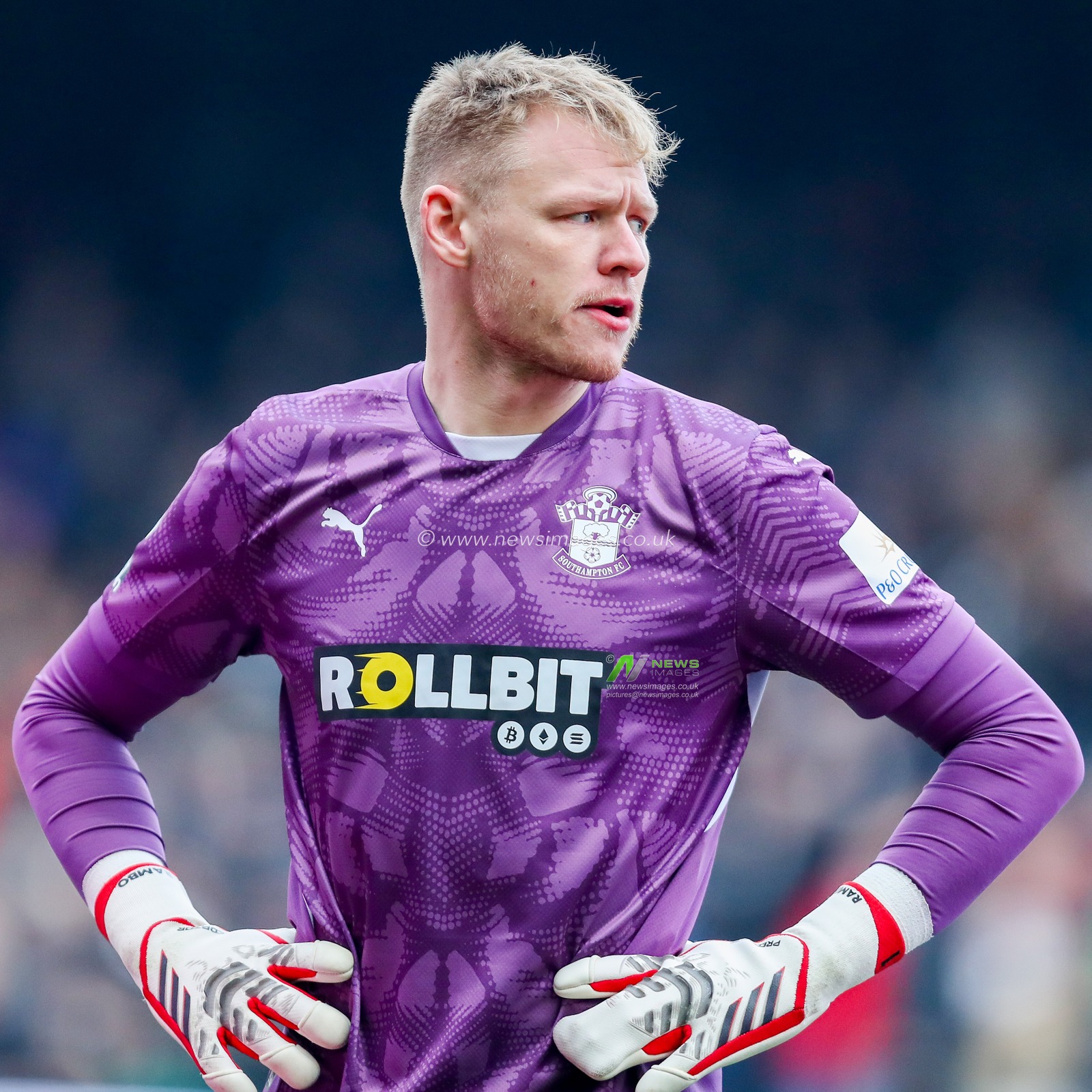 Aaron Ramsdale of Southampton looks on during the Premier League match Fulham vs Southampton at Craven Cottage, London, United Kingdom, 22nd December 2024

(Photo by Izzy Poles/News Images)