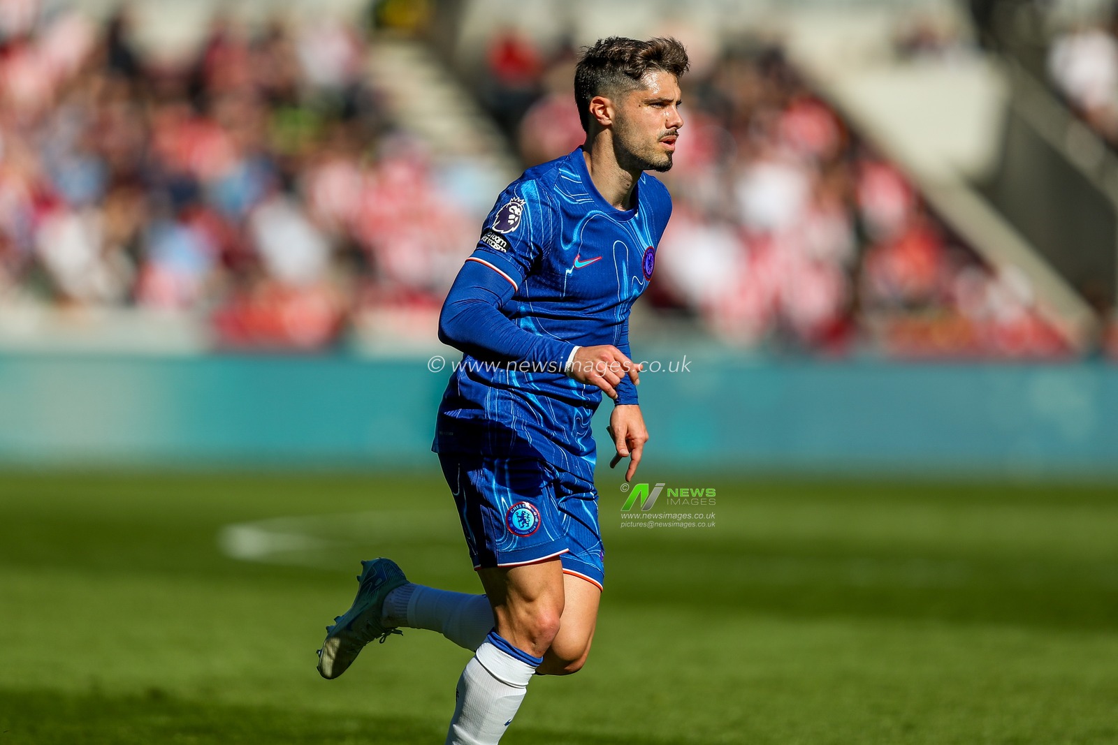 Pedro Neto of Chelsea runs in action during the Premier League match Brentford vs Chelsea at The Gtech Community Stadium, London, United Kingdom, 6th April 2025

(Photo by Izzy Poles/News Images)