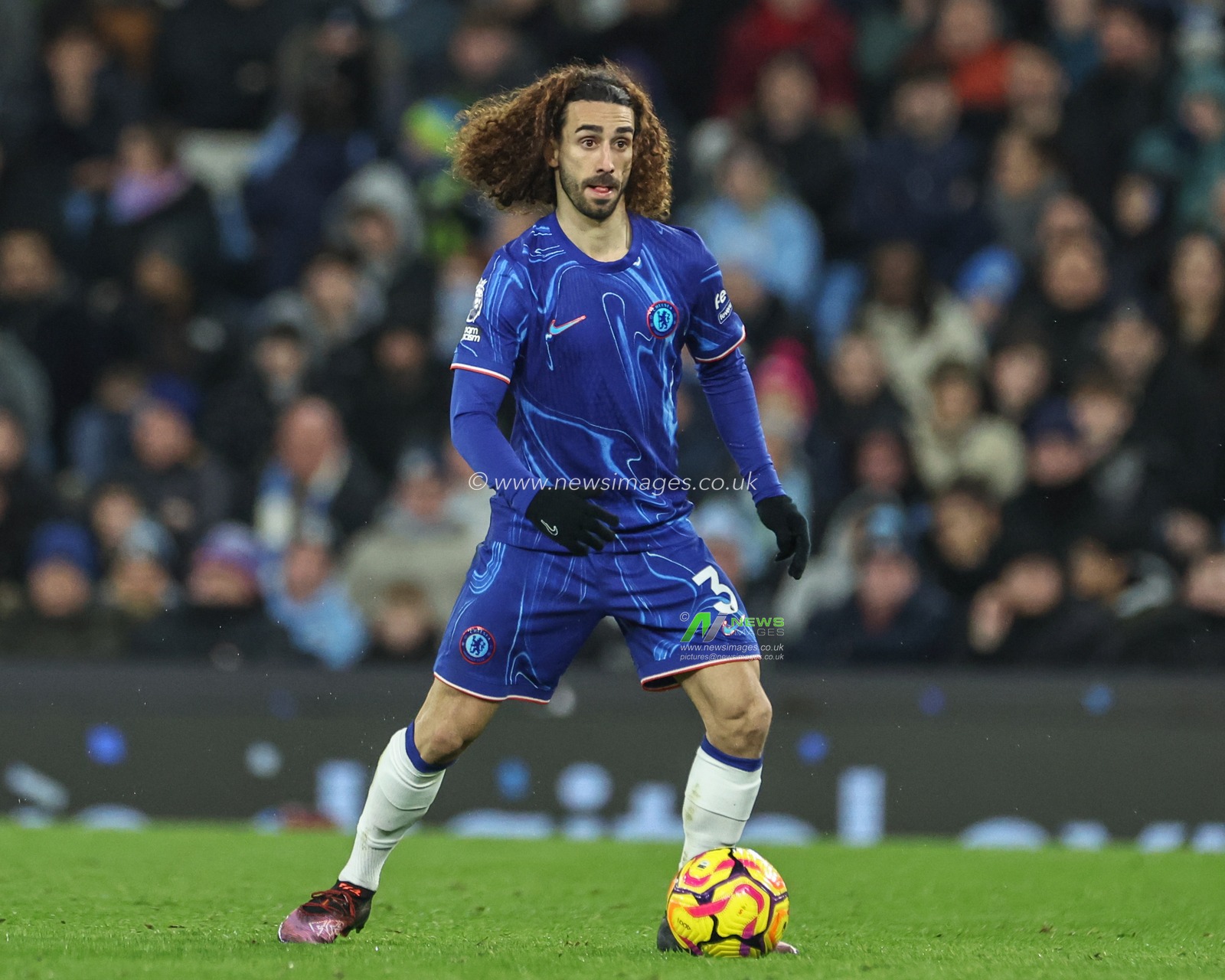 Marc Cucurella of Chelsea during the Premier League match Manchester City vs Chelsea at Etihad Stadium, Manchester, United Kingdom, 25th January 2025

(Photo by Mark Cosgrove/News Images)