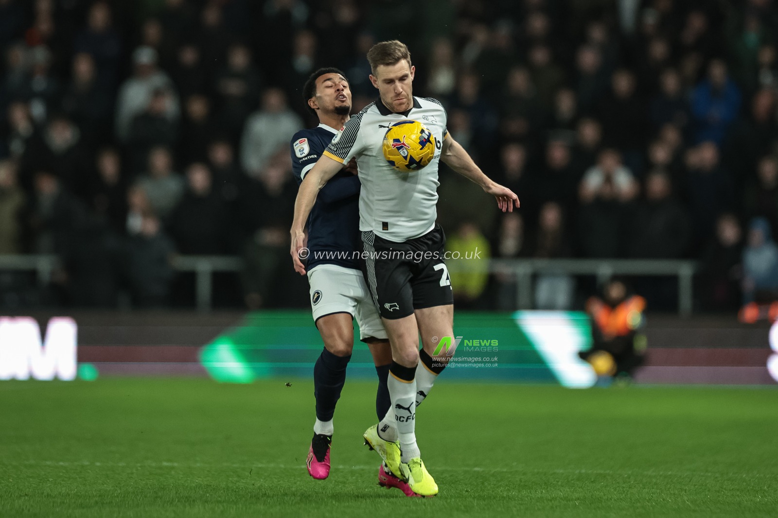 Callum Elder of Derby County controls the ball pressured by Femi Azeez of Millwall during the Sky Bet Championship match Derby County vs Millwall at Pride Park Stadium, Derby, United Kingdom, 10th December 2025

(Photo by Mark Cosgrove/News Images)

*** GER AUT SUI OUT ***