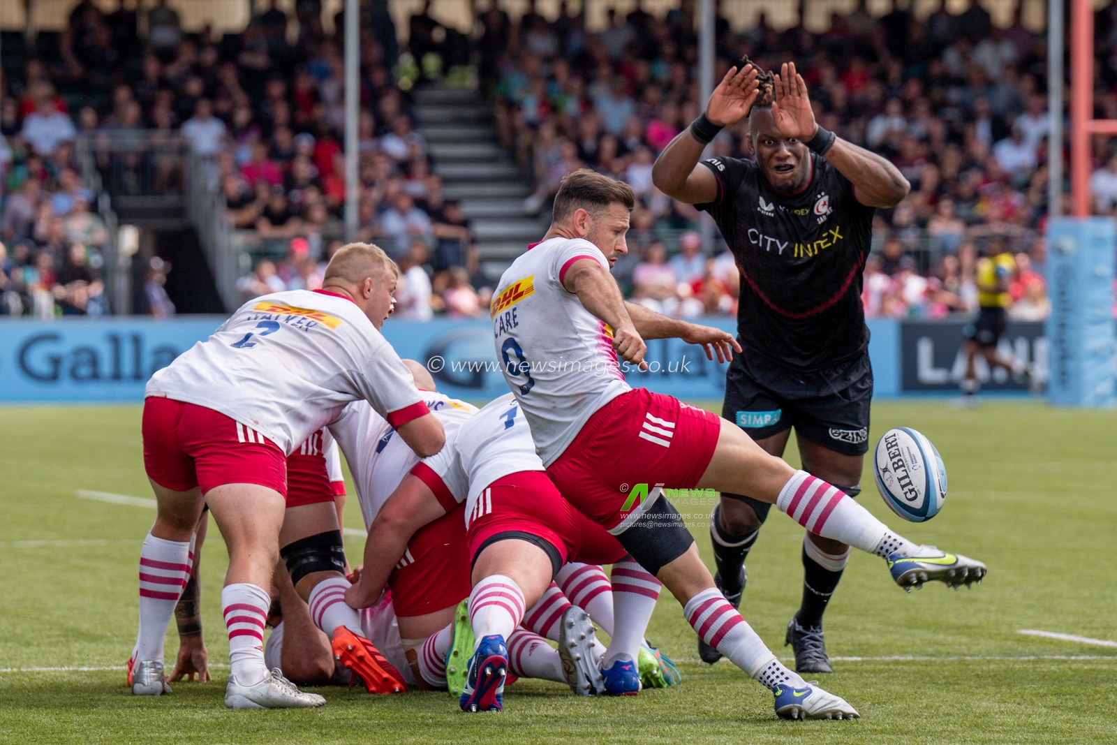 Danny Care #9 of Harlequins kicks the ball upfield just before  Maro Itoje #4 of Saracens can intercept the ball