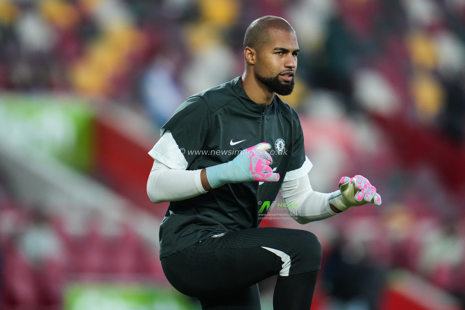 Robert SÃ¡nchez of Chelsea warming up ahead of the Premier League match Brentford vs Chelsea at The Gtech Community Stadium, London, United Kingdom, 13th September 2025

(Photo by Harvey Murphy/News Images)