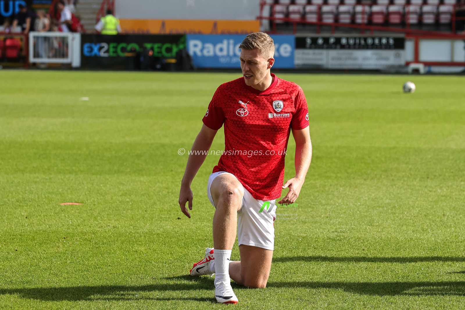 Sam Cosgrove #9 of Barnsley in the pregame warmup session during the Sky Bet League 1 match Exeter City vs Barnsley at St James' Park, Exeter, United Kingdom, 7th October 2023

(Photo by Mark Cosgrove/News Images)