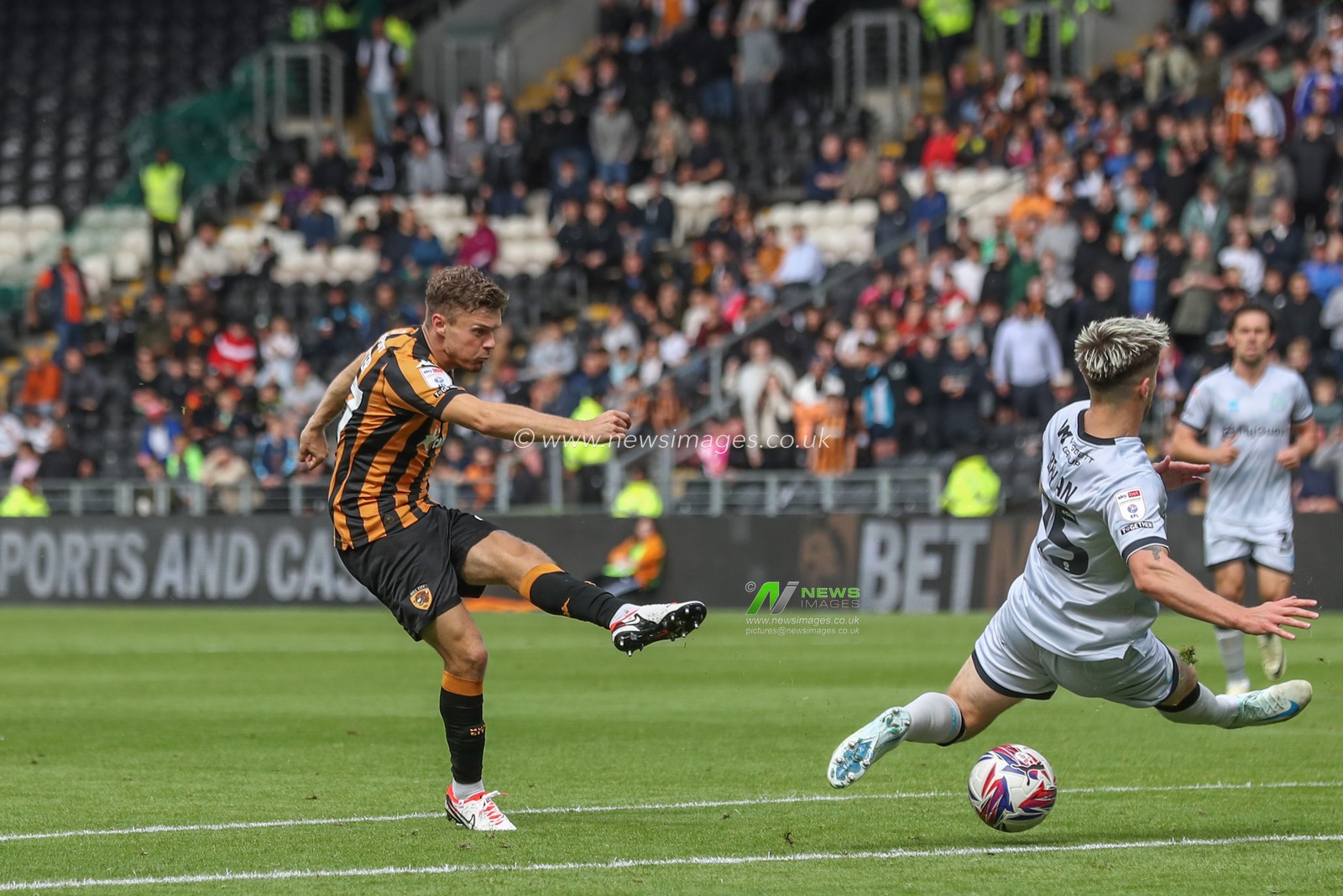 Regan Slater of Hull City takes a shot on goal during the Sky Bet Championship match Hull City vs Millwall at MKM Stadium, Hull, United Kingdom, 24th August 2024

(Photo by Alfie Cosgrove/News Images)