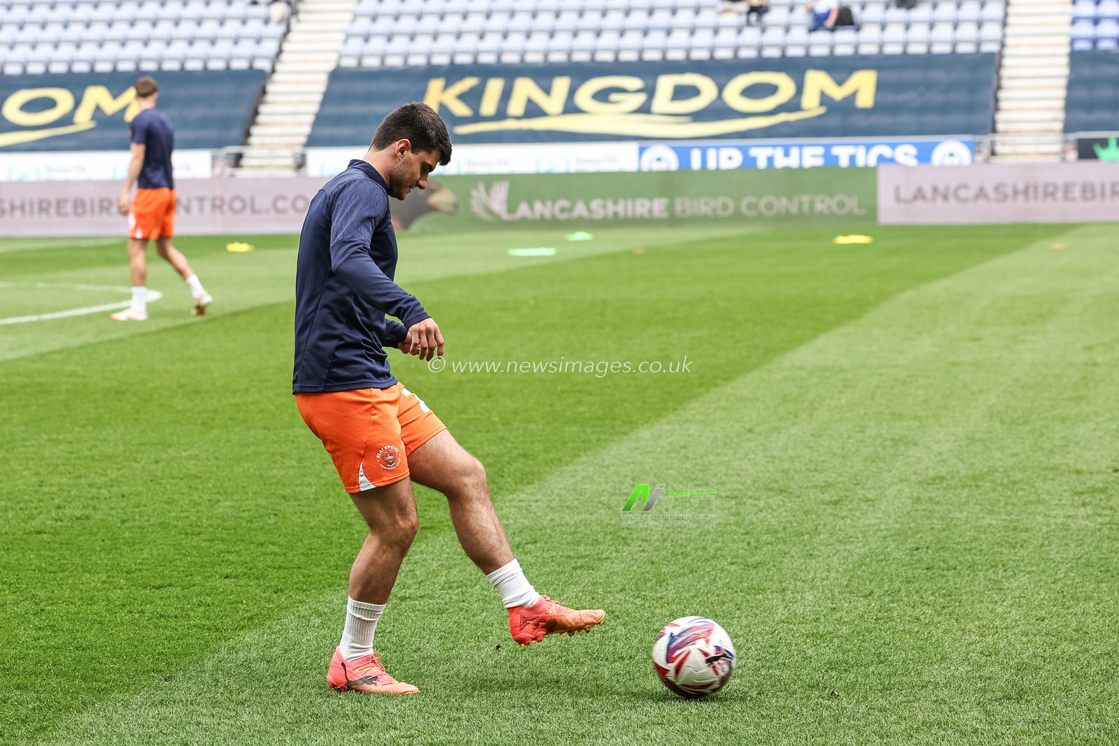 Rob Apter of Blackpool in the pregame warmup session during the Sky Bet League 1 match Wigan Athletic vs Blackpool at The Brick Community Stadium, Wigan, United Kingdom, 26th April 2025

(Photo by Mark Cosgrove/News Images)