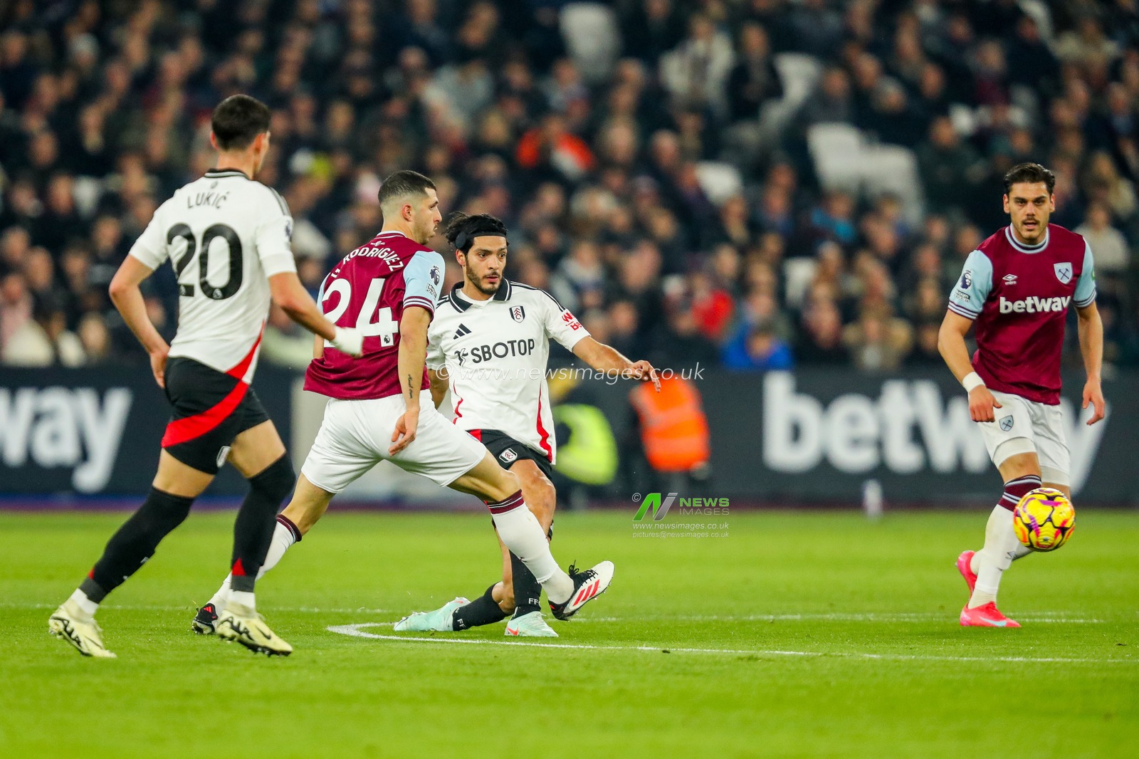 Raul Jimenez of Fulham is put under pressure by Guido Rodriguez of West Ham United during the Premier League match West Ham United vs Fulham at London Stadium, London, United Kingdom, 14th January 2025

(Photo by Izzy Poles/News Images)