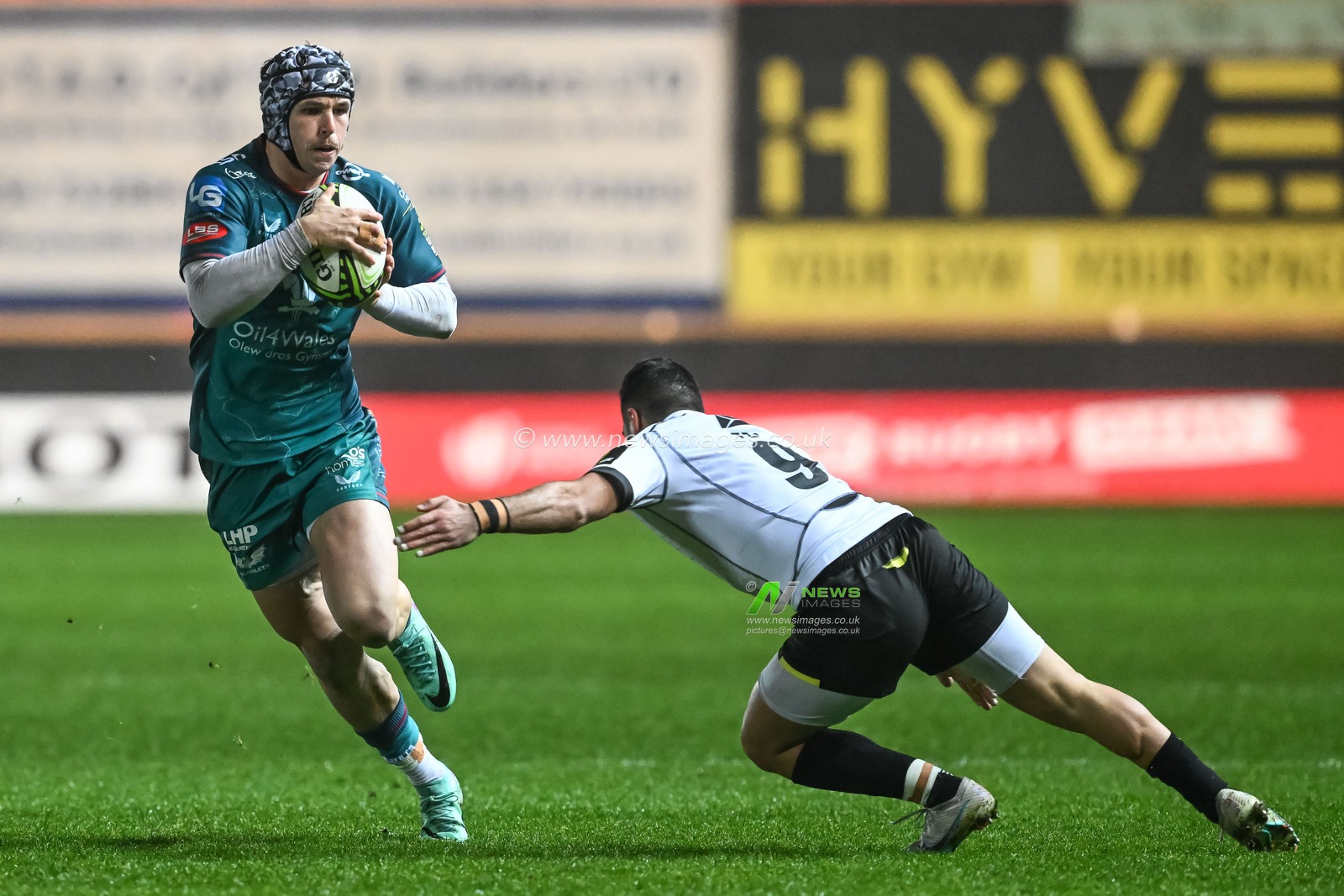 Tom Rogers of Scarlets makes a break during the European Rugby Challenge Cup match Llanelli Scarlets vs Black Lion at Parc y Scarlets, Llanelli, United Kingdom, 15th December 2023

(Photo by Craig Thomas/News Images)