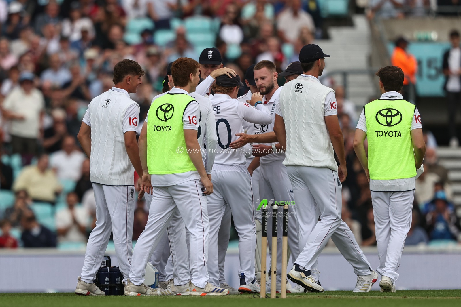 Gus Atkinson of England celebrates the wicket of Yashasvi Jaiswal of India during the Rothesay 5th Rothesay Test Day 1 Match England v India at The Kia Oval, London, United Kingdom, 31st July 2025

(Photo by Alfie Cosgrove/News Images)