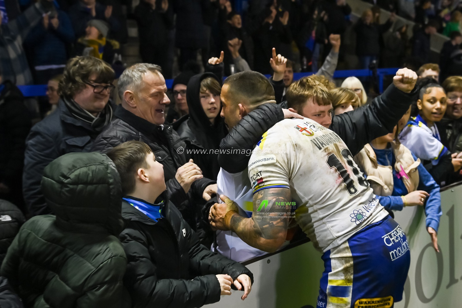 Paul Vaughan #10 of Warrington Wolves hugs a fan after the Betfred Super League Round 3 match Warrington Wolves vs Salford Red Devils at Halliwell Jones Stadium, Warrington, United Kingdom, 2nd March 2023

(Photo by Craig Thomas/News Images)