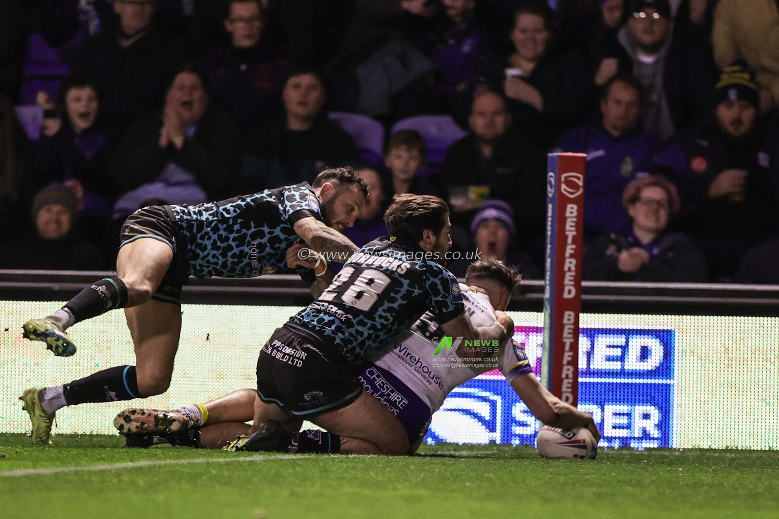 Matty Ashton #5 of Warrington Wolves goes over for a try during the Betfred Super League Round 5 match Warrington Wolves vs Leigh Leopards at Halliwell Jones Stadium, Warrington, United Kingdom, 17th March 2023

(Photo by Mark Cosgrove/News Images)
