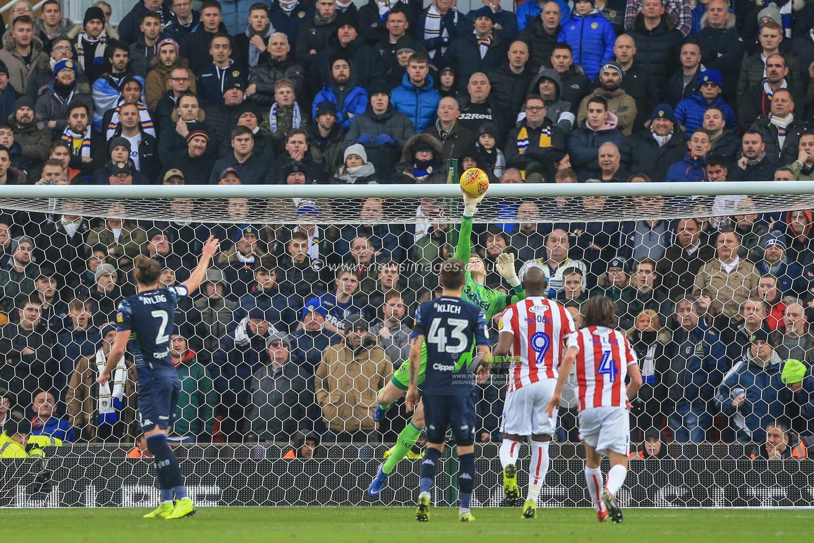 19th January 2019, Bet 365 Stadium, Stoke-on-Trent, England; Sky Bet Championship, Stoke City vs Leeds United ; Bailey Peacock-Farrell (01) of Leeds Utd makes a fingertip save 


Credit: Mark Cosgrove/News Images

English Football League images are subject to DataCo Licence