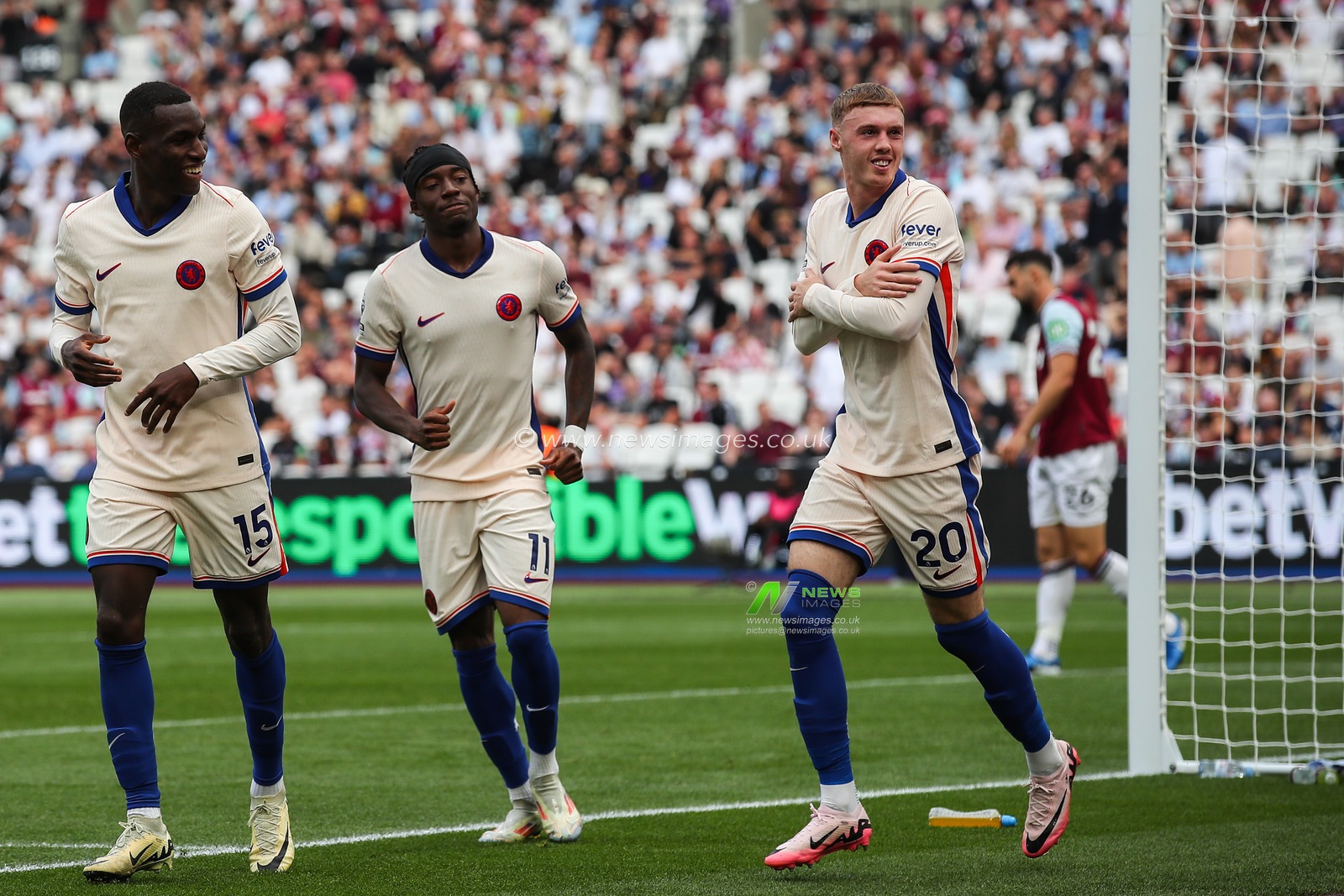 Cole Palmer of Chelsea celebrates his goal to make it 0-3 during the Premier League match West Ham United vs Chelsea at London Stadium, London, United Kingdom, 21st September 2024

(Photo by Gareth Evans/News Images)