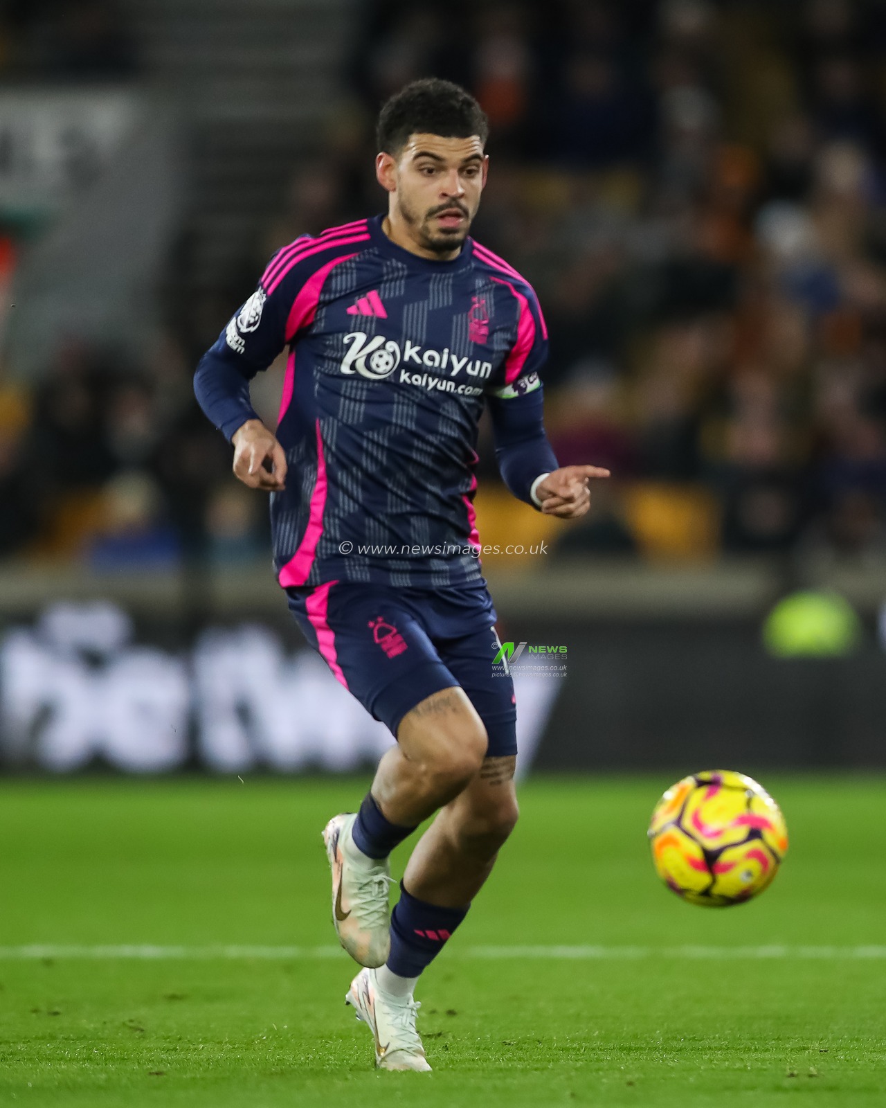 Morgan Gibbs-White of Nottingham Forest makes a break with the ball during the Premier League match Wolverhampton Wanderers vs Nottingham Forest at Molineux, Wolverhampton, United Kingdom, 6th January 2025

(Photo by Gareth Evans/News Images)