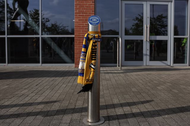Rob Burrow MBE hall of fame heritage badge during the Betfred Super League round 9 match Leeds Rhinos vs Hull KR at Headingley Stadium, Leeds, United Kingdom, 25th April 2025

(Photo by Mark Cosgrove/News Images)