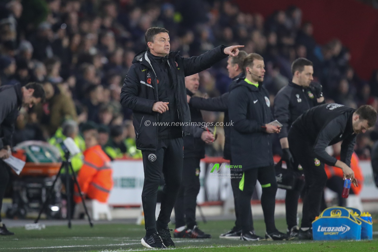 Paul Heckingbottom manager of Sheffield United gives his players instructions during the Emirates FA Cup Fourth Round Replay match Sheffield United vs Wrexham at Bramall Lane, Sheffield, United Kingdom, 7th February 2023

(Photo by James Heaton/News Images)
