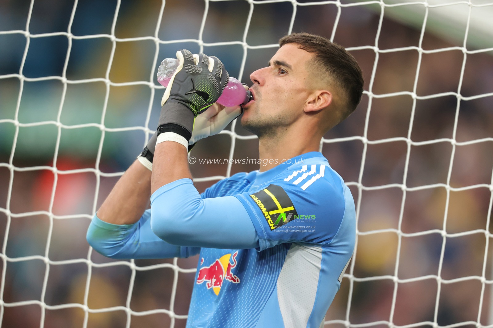 Karl Darlow of Leeds United during the Premier League match Leeds United vs Bournemouth at Elland Road, Leeds, United Kingdom, 27th September 2025

(Photo by Richard Bierton/News Images)