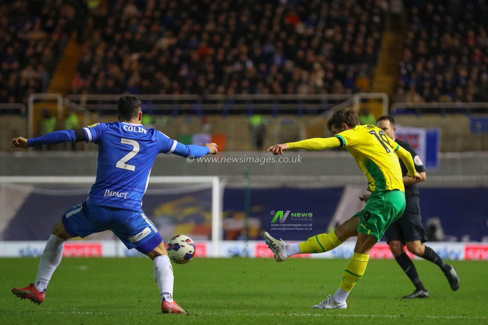 John Swift #19 of West Bromwich Albion has a shot at goal during the Sky Bet Championship match Birmingham City vs West Bromwich Albion at St Andrews, Birmingham, United Kingdom, 10th February 2023

(Photo by Gareth Evans/News Images)