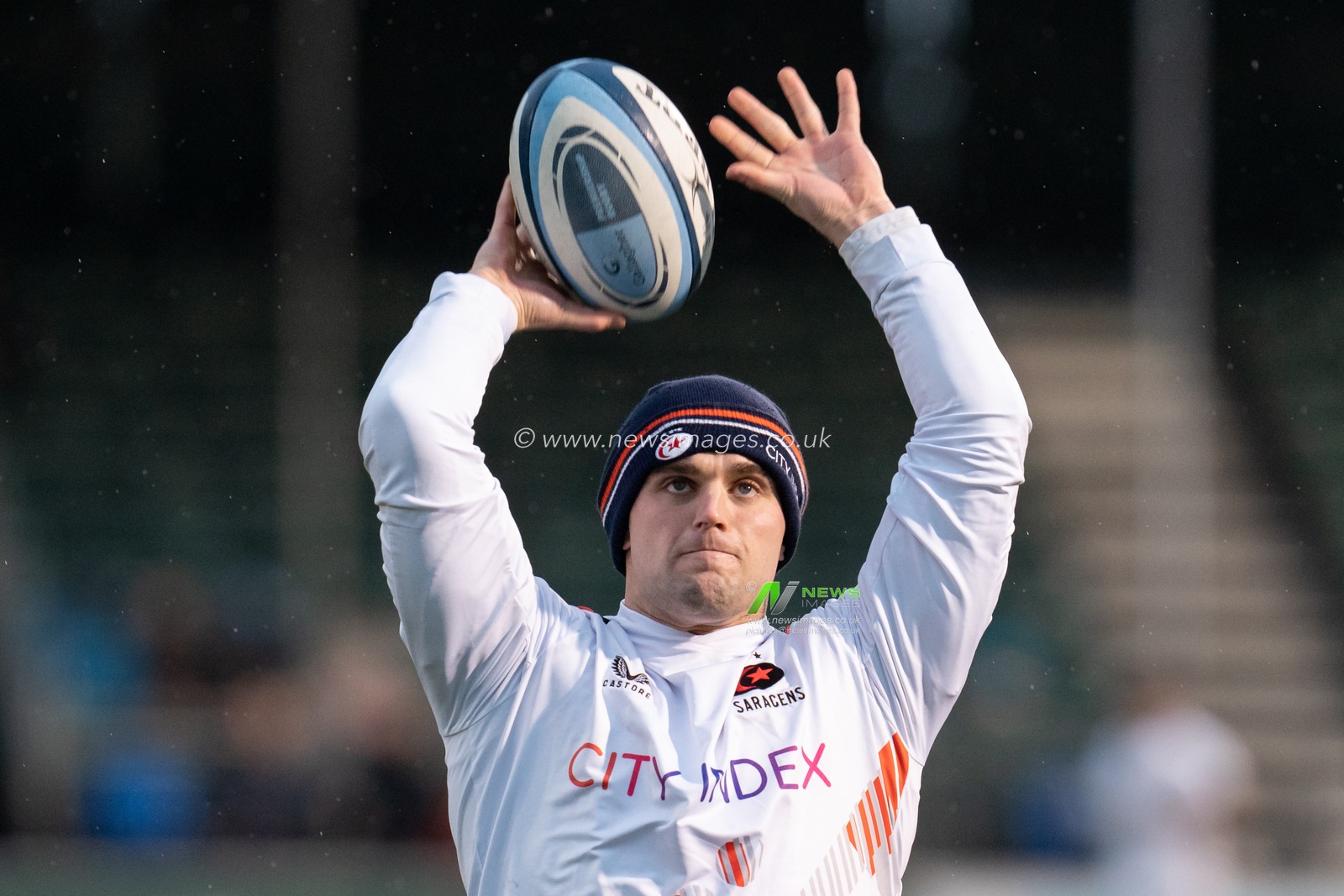 Ben Earl #20 of Saracens warming up prior to the Gallagher Premiership match Saracens vs Exeter Chiefs at StoneX Stadium, London, United Kingdom, 31st December 2022

(Photo by Richard Washbrooke/News Images)