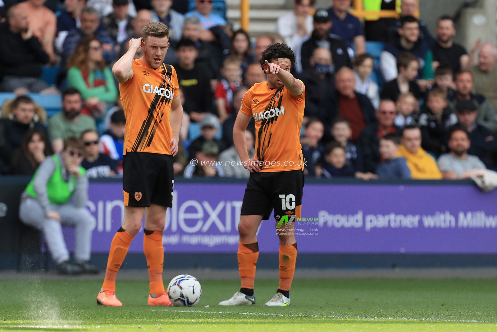 George Honeyman #10 of Hull City directs during a free kick.