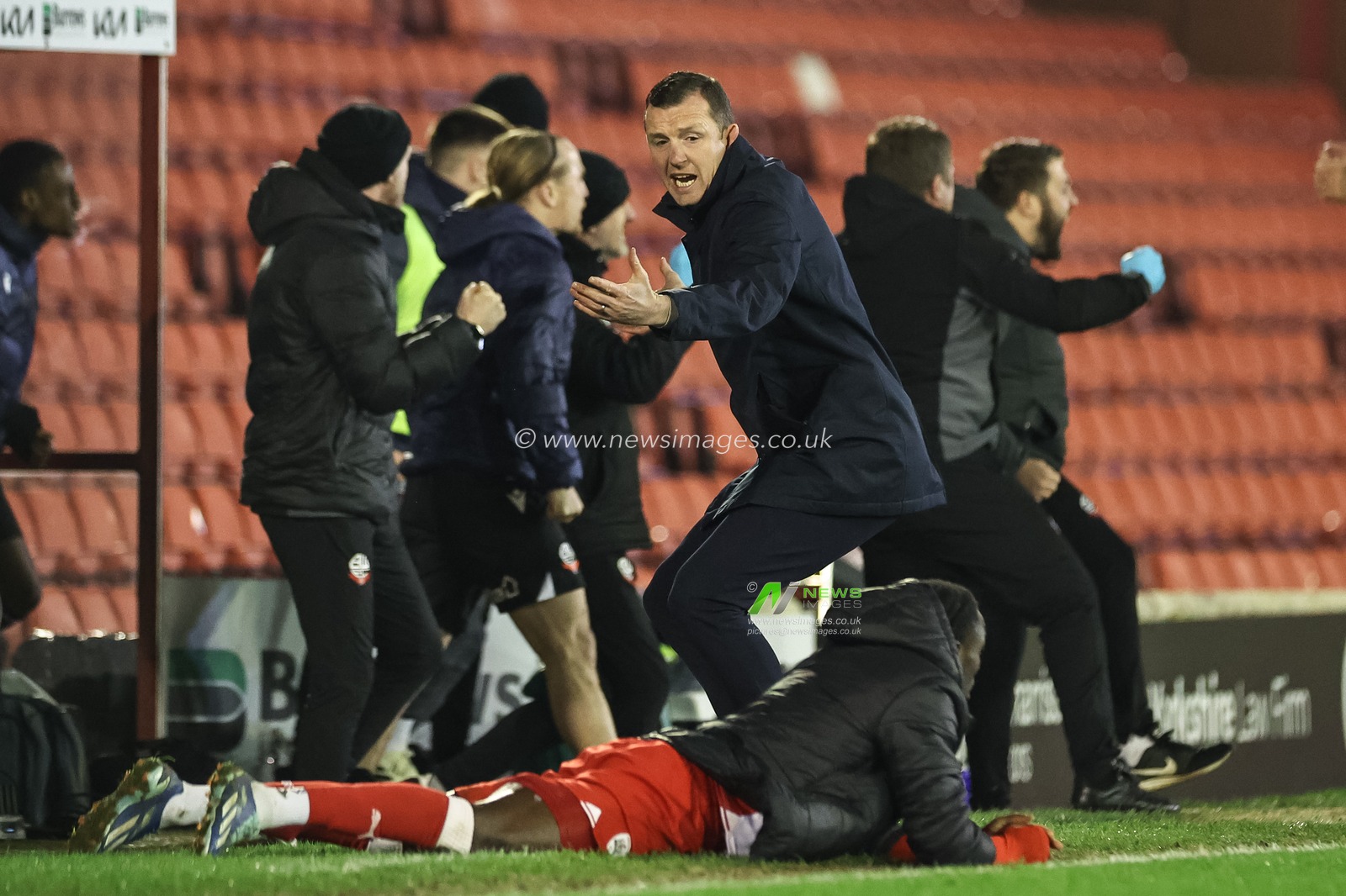 Neill Collins Head coach of Barnsley reacts after Randell Williams of Bolton Wanderers scores on the rebound from a penalty during the Sky Bet League 1 match Barnsley vs Bolton Wanderers at Oakwell, Barnsley, United Kingdom, 5th March 2024

(Photo by Mark Cosgrove/News Images)