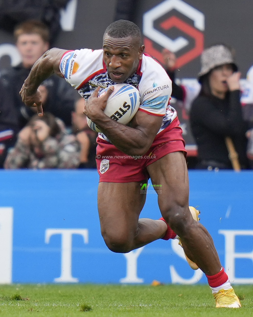 Edwin Ipape #9 of Leigh Leopards during the Betfred Challenge Cup Semi-Final match Leigh Leopards vs St Helens at Halliwell Jones Stadium, Warrington, United Kingdom, 22nd July 2023

(Photo by Steve Flynn/News Images)